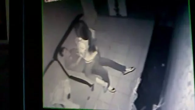 پورنو داغ بدون ثبت نام  سکس روی سقف یک ساختمان كير كون بلند.