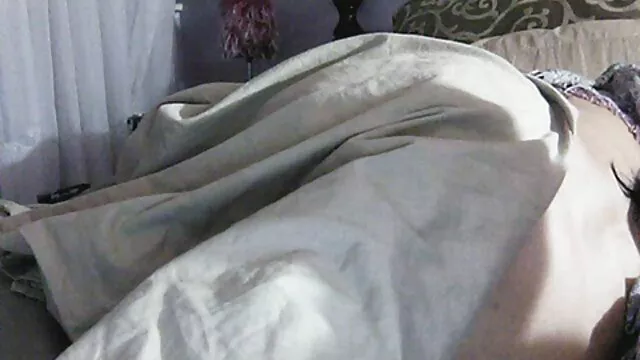 پورنو داغ بدون ثبت نام  ژاپنی ها خروس کوچکی را در کاندوم می كير كون خوردند.