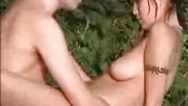 پورنو داغ بدون ثبت نام  حمام عکس کوس های پشمالو مالنا مورگان بر روی دیک لاستیکی.
