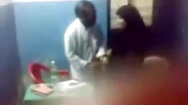 پورنو داغ بدون ثبت نام  بلوند عکس سکسی کیر کون کس با یک راننده تاکسی سرگرم می شود.