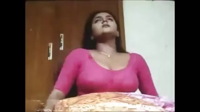 پورنو داغ بدون ثبت نام  بلوند با شور و هیجان زیر دیک ناله ویدویسکسی می کند.