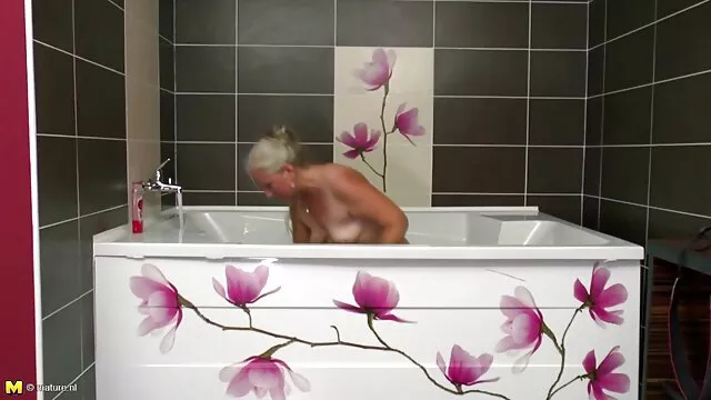 پورنو داغ بدون ثبت نام  یک عضو را سیاوش دلسوز سکس از طریق استخر وارد کنید.